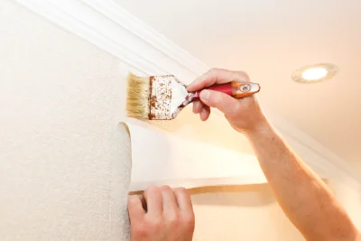 Pose de papier peint à Saint-Cyr-en-Pail — revêtements muraux et toiles de verre